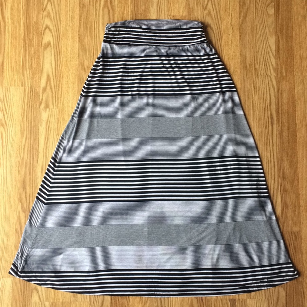 Black and white maxi skirt
